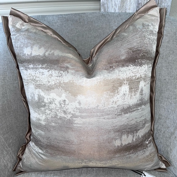 1-NWT CELEBRITY HOME MARBLED DECORATIVE PILLOWS (Read description for details) - Picture 4 of 17